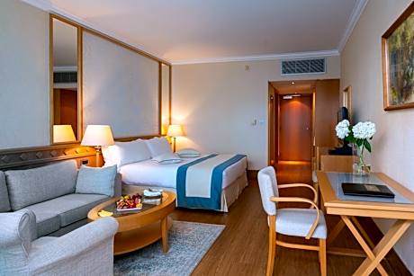 Junior Suite with Land View