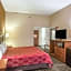 Econo Lodge Inn & Suites Marietta