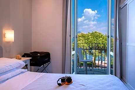 Double Room with Balcony and Lake View