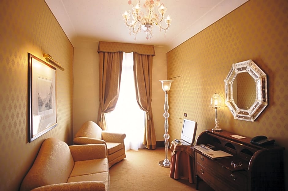 Hotel Monaco & Grand Canal