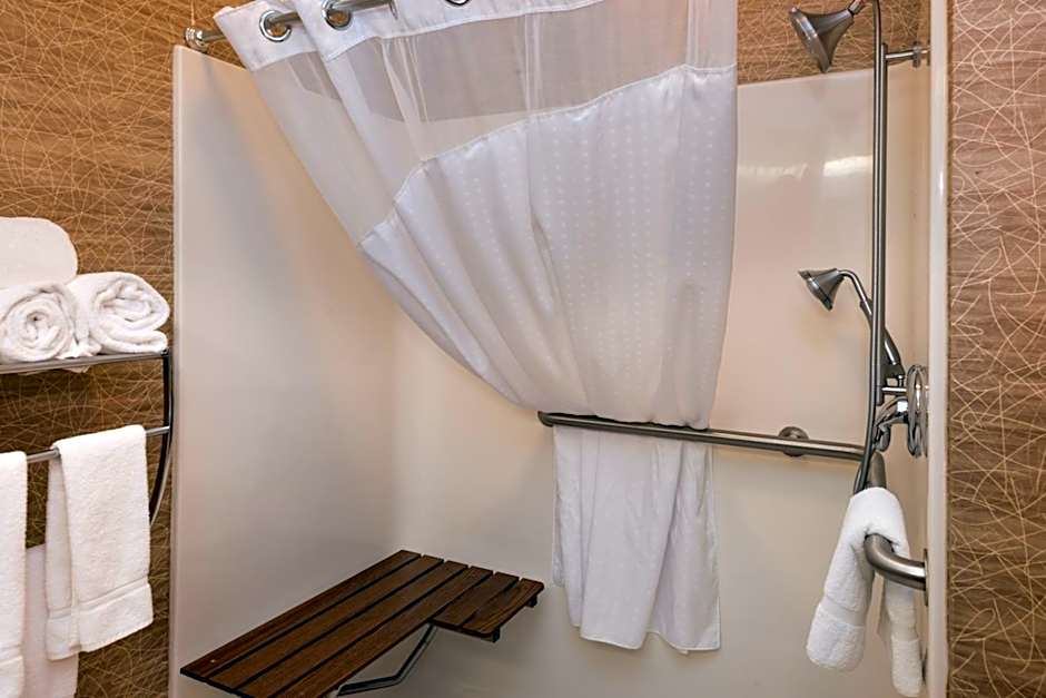 Holiday Inn Express & Suites Bucyrus by IHG