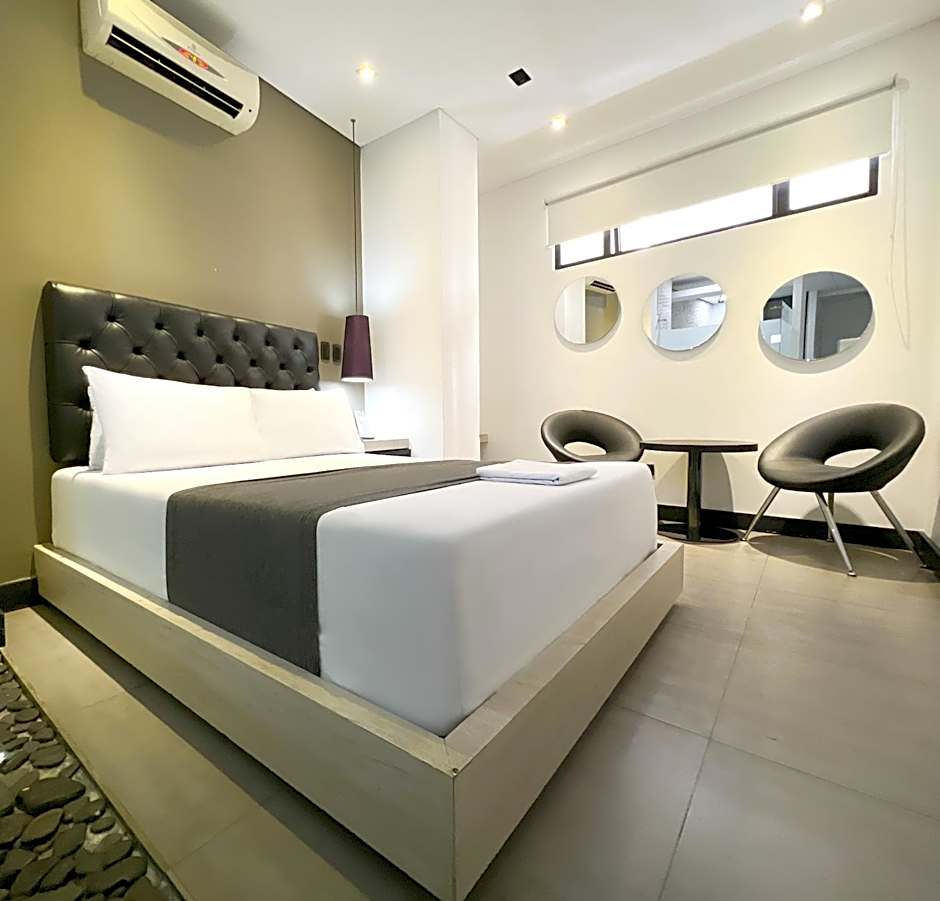 Hotel Medellin Street