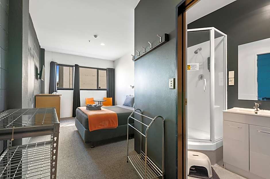Rock Solid Backpackers Rotorua