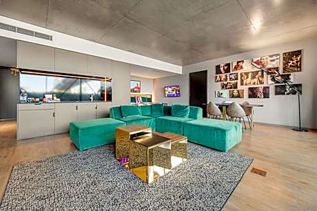 River Master Balcony