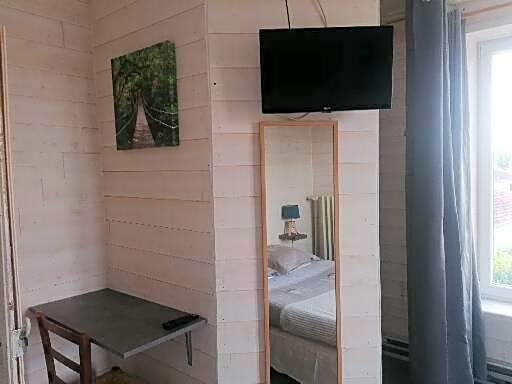 HOTEL DE LA GARE " Chez Hervé et Manu "