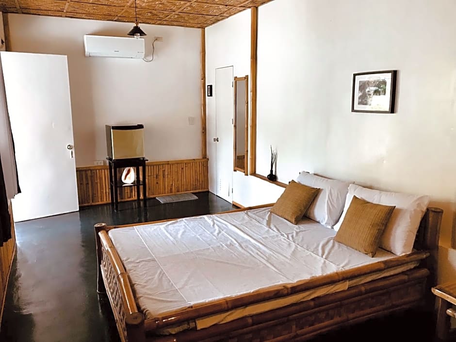 Everyday Sunday Hotel & Cafe