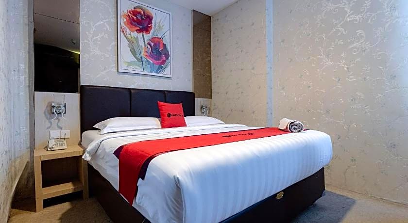 RedDoorz Premium near Grand Batam Mall