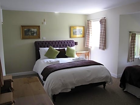 Double room-Comfort-Ensuite with Bath-Countryside view