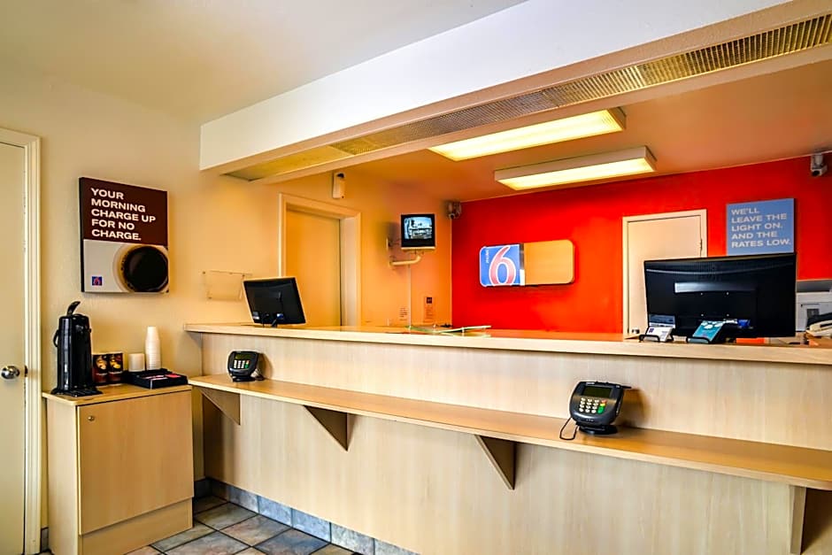 Motel 6-Saint Joseph, MO