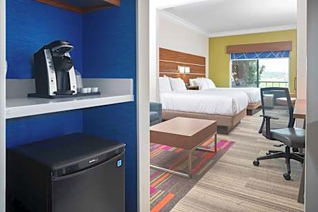 Queen Suite with Two Queen Beds