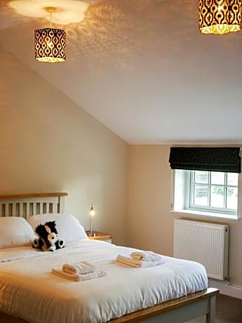 Lady of the Lake 2 Bedroom Apartment with Lakeview - Dog Friendly