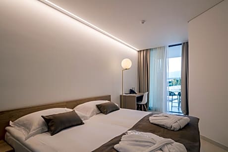 One Bedroom Apartment - Balcony