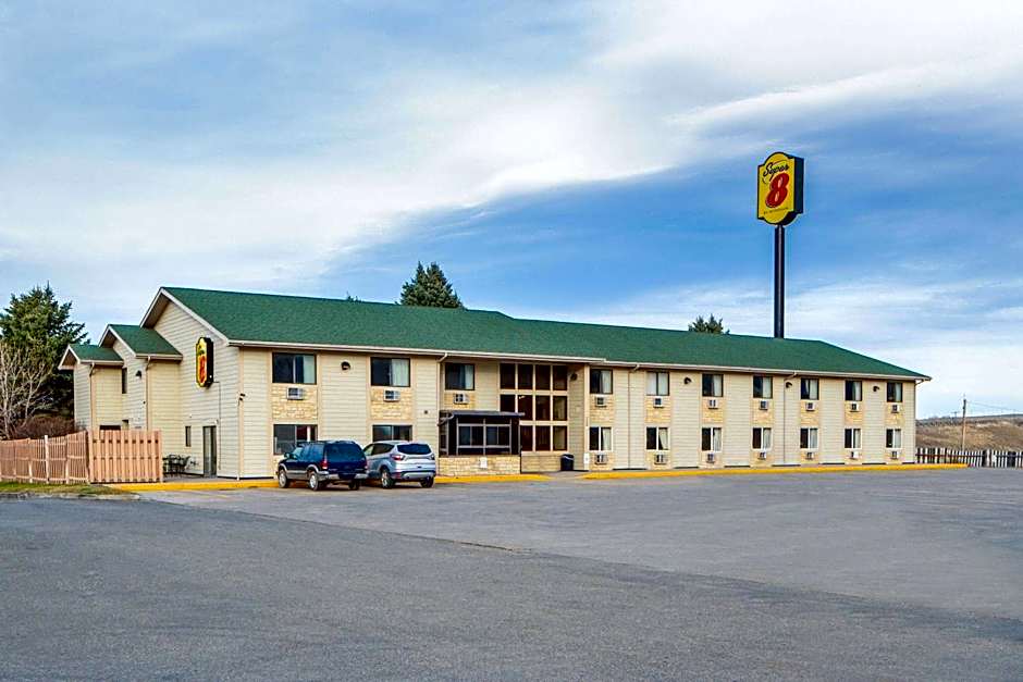 Super 8 by Wyndham Livingston