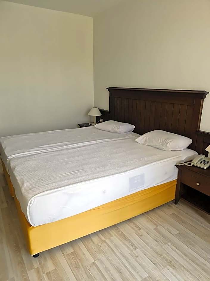 Side Palm D'or Hotel