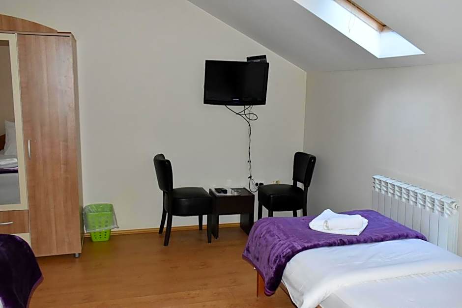 OSTROG Aparthotel KOLIBA-VLASTNIŠTVO MANASTIRA OSTROG