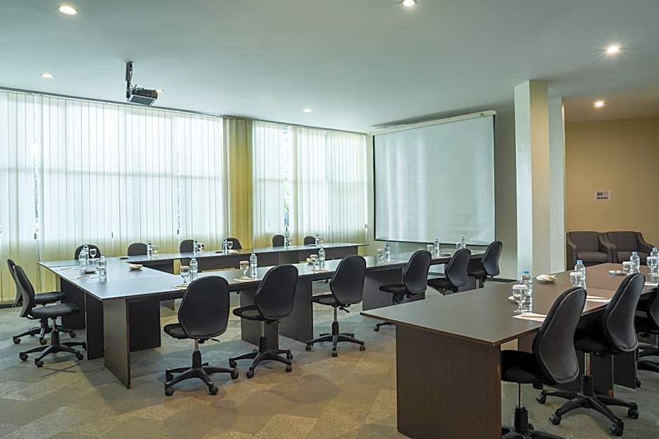 Estrella Hotel & Conference