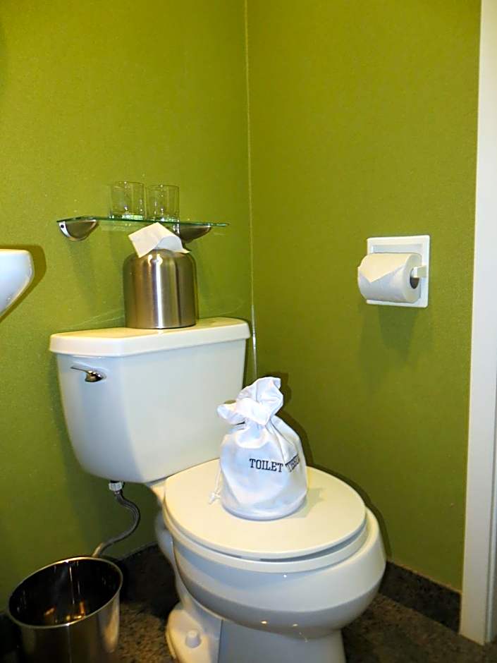 7 Springs Inn & Suites