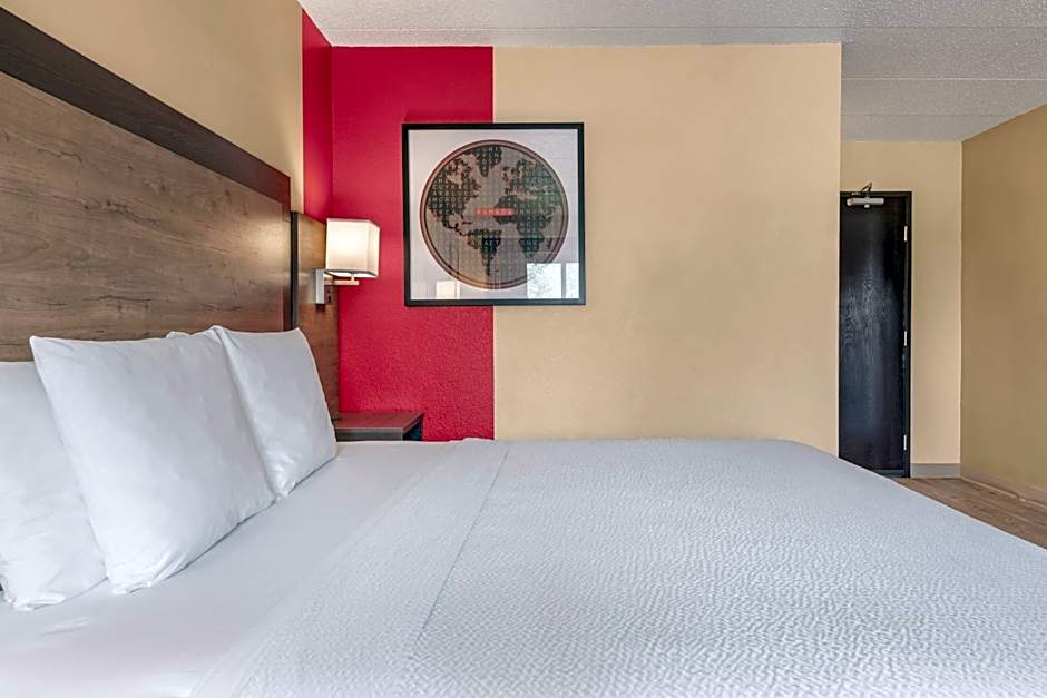 Ramada by Wyndham Minneapolis Golden Valley