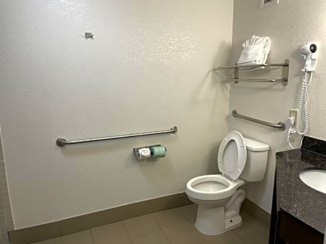 Queen Room - Disability Access/Non-Smoking