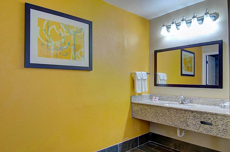 Westbridge Inn & Suites