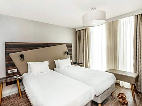 Studio with 2 Single Beds