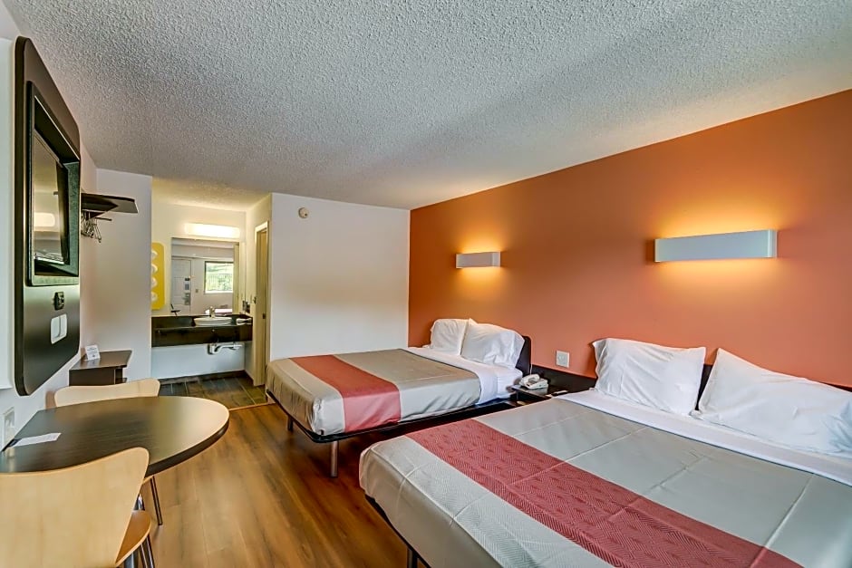 Motel 6-Berea, KY