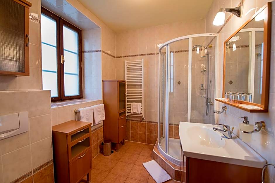 Hotel Octarna - Free On-site Parking