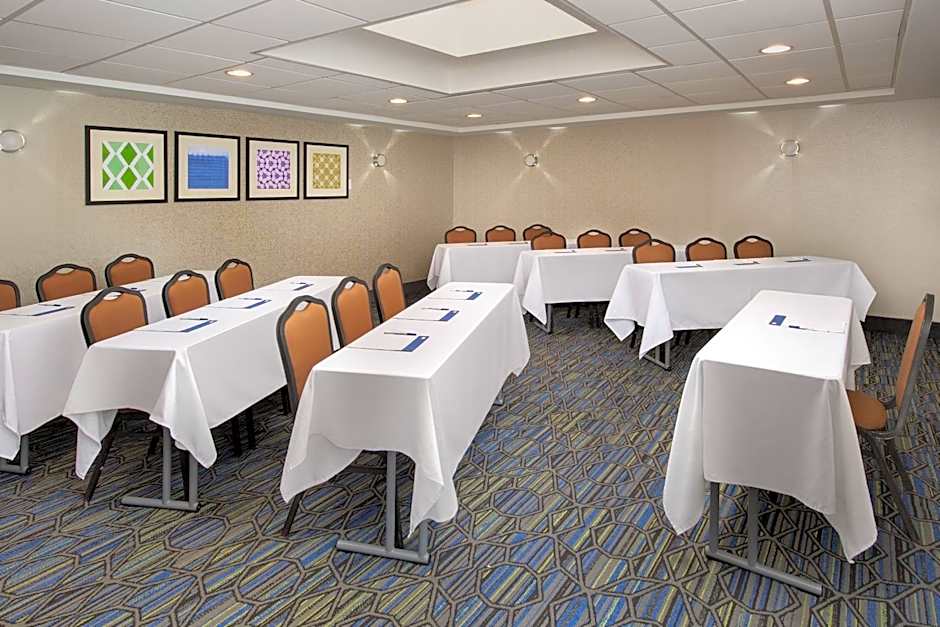 Holiday Inn Express Boston  Saugus By IHG