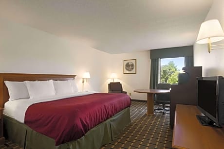 1 King Bed Mobility Accessible Room Non-Smoking