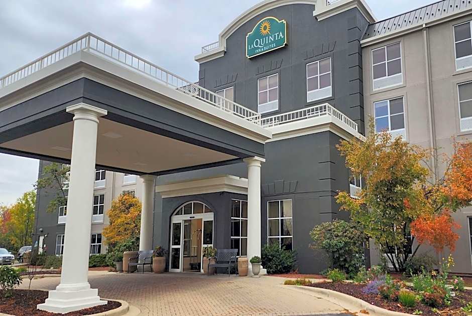 La Quinta Inn & Suites by Wyndham Milwaukee South West New Berlin