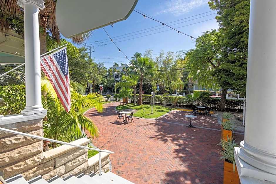 Classic King- Curry Mansion with Heated Pool!