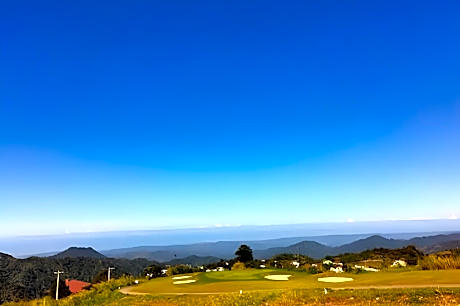 Chateau de Nazarene, Mountainside Staycation 