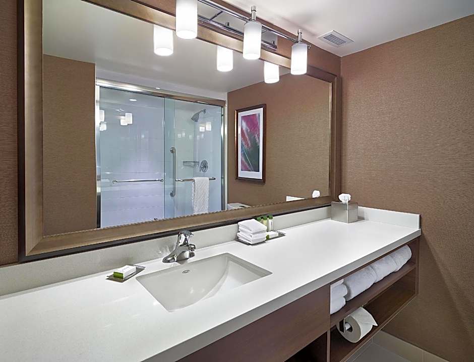 DoubleTree by Hilton West Edmonton