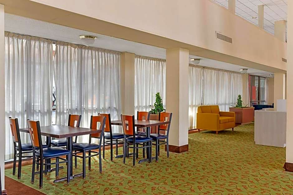 Clarion Hotel & Conference Center Lansing West