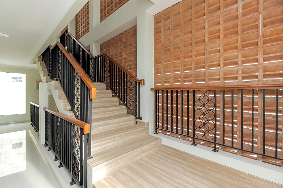 RedDoorz Premium near Ragunan Zoo 2