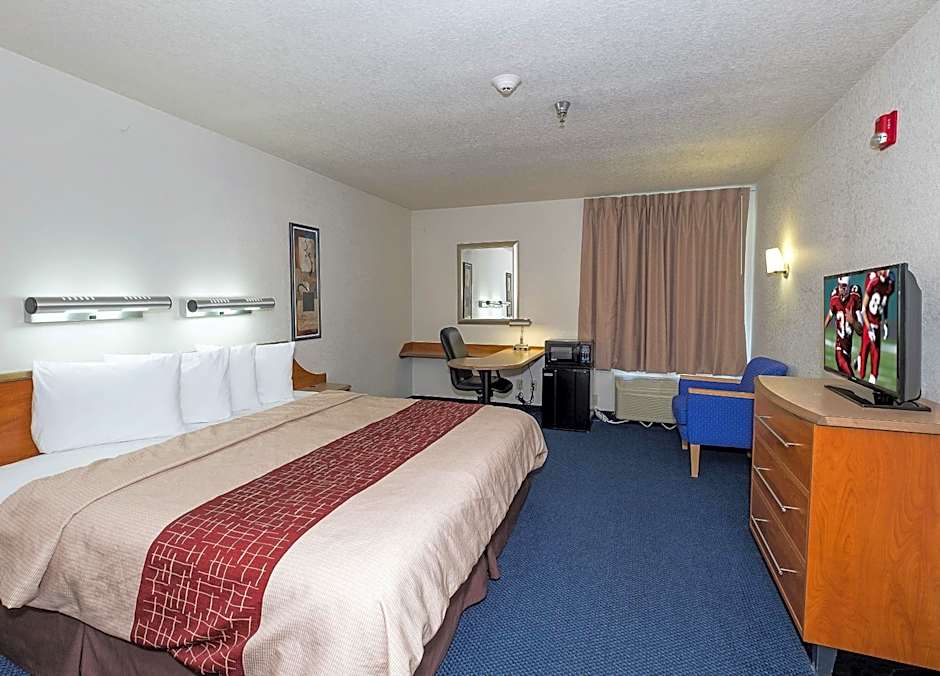 Photo 1 of 12 of Deluxe 1 King Bed