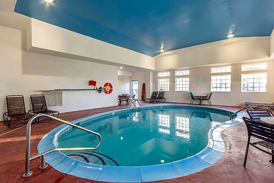 Super 8 by Wyndham Elizabethtown