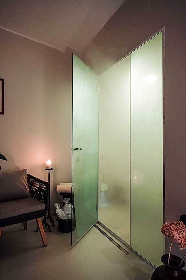 Naxi Suites