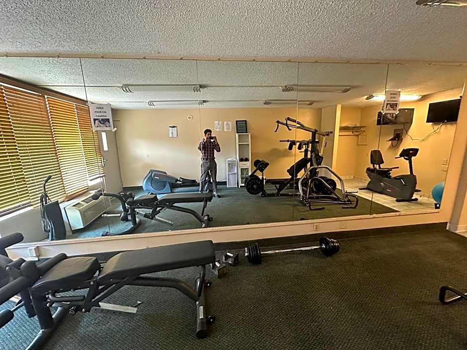 Hotel Red Rose by Townhouse Covington I-64