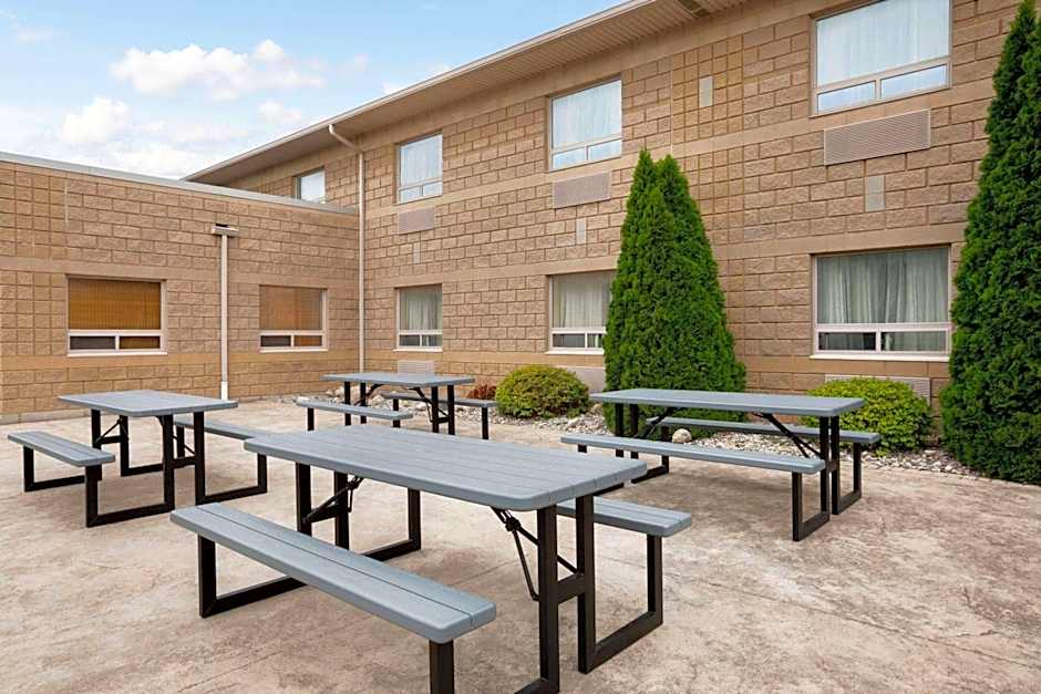 Days Inn by Wyndham Leamington