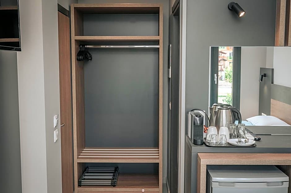 Elizabeth Queen Luxury Rooms