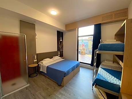 Quadruple Room with Terrace