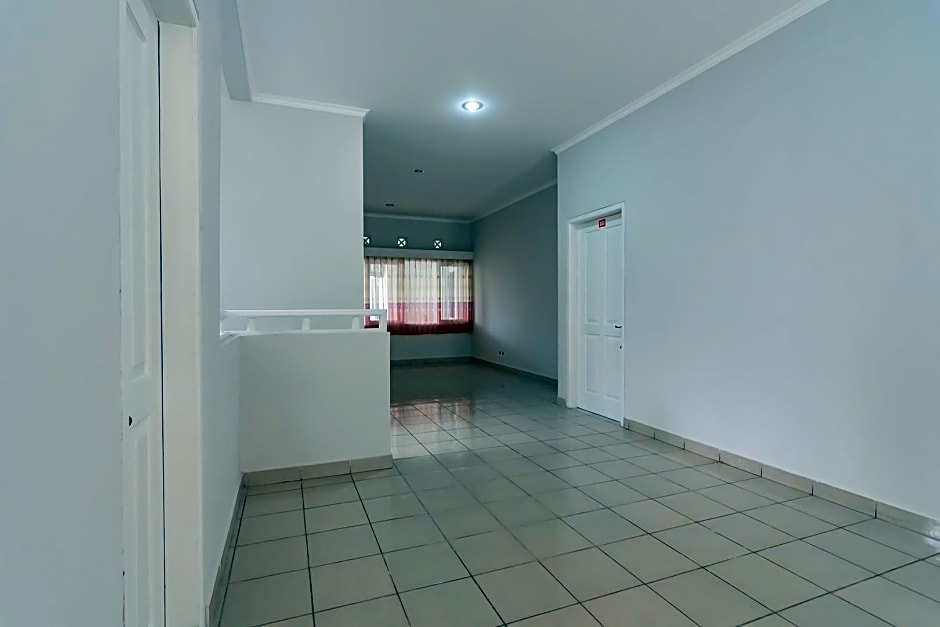 Rossan Villa Hotel near Kampus UPI Setiabudhi