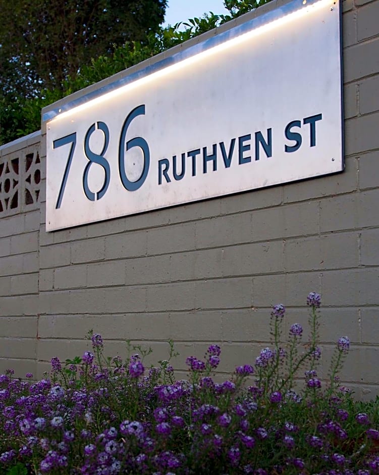 Ruthven Street Motor Inn