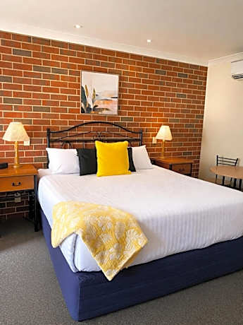 Standard King or Twin Room