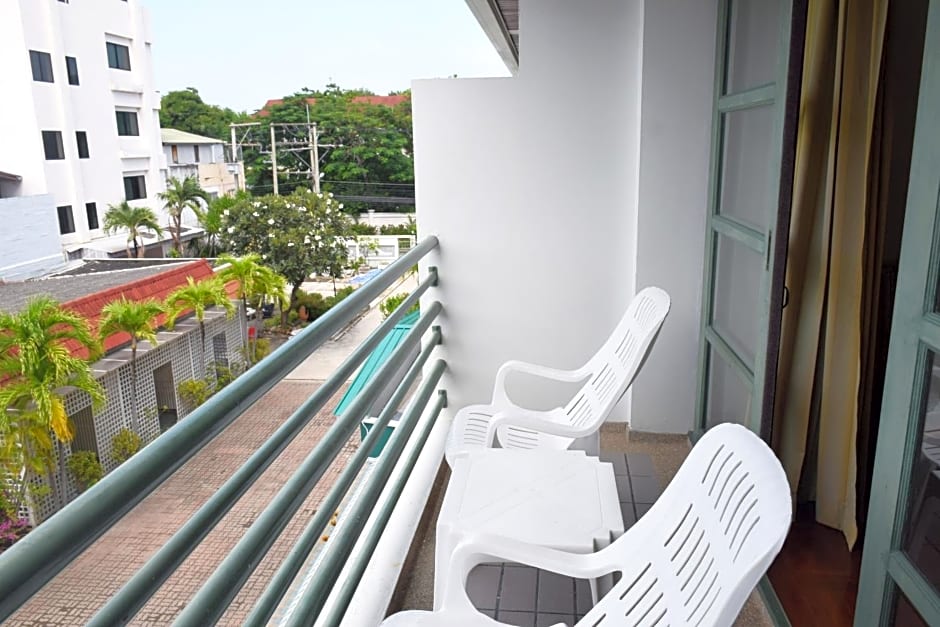 Puangpen Villa Hotel