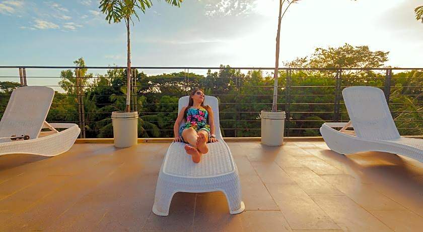 Blue Lagoon Inn & Suites