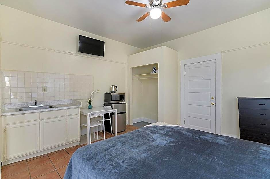 Pads on Pasadena Ave