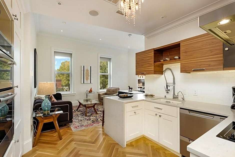 Independence Square 203, Stunning Suite w/ Great Views of Downtown Aspen