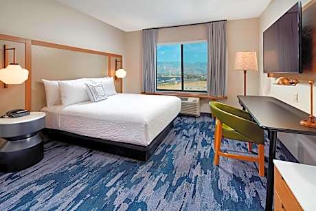 King Room with Roll-in Shower - Mobility Accessible